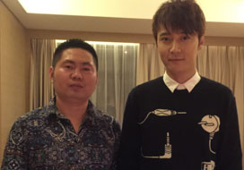 广州奇亿与明星合影